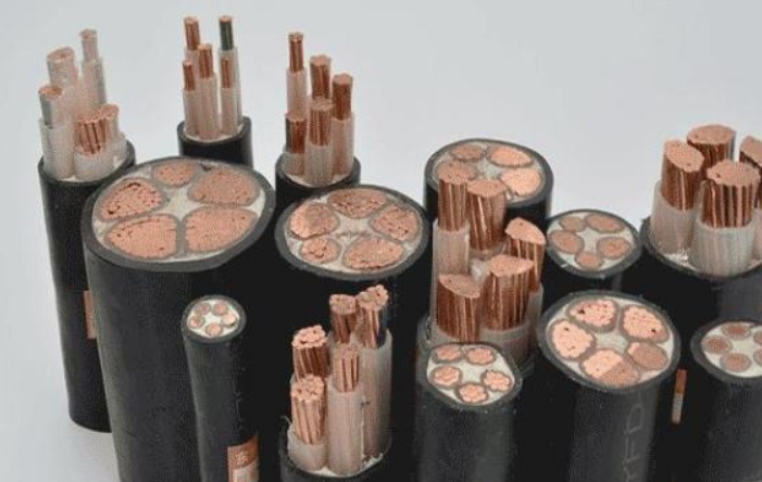 正確選擇適合金龍羽電纜類型對于家居的安全和功能性至關重要.jpg 正確選擇適合金龍羽電纜類型對于家居的安全和功能性至關重要.jpg