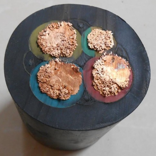 金龍羽電線電纜廠家提醒如何阻止電纜線本身產生破裂現場.jpg 金龍羽電線電纜廠家提醒如何阻止電纜線本身產生破裂現場.jpg