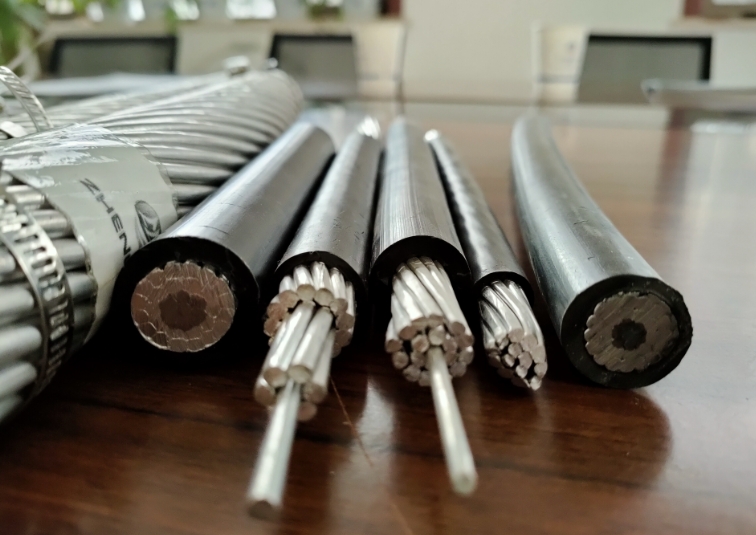 金龍羽電線廠家是與您討論鍍鋅鋼芯鋁絞線的優勢.jpg